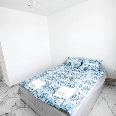 Апартамент Luxury & Stylish 2 Bedroom At An Excellent Location София
